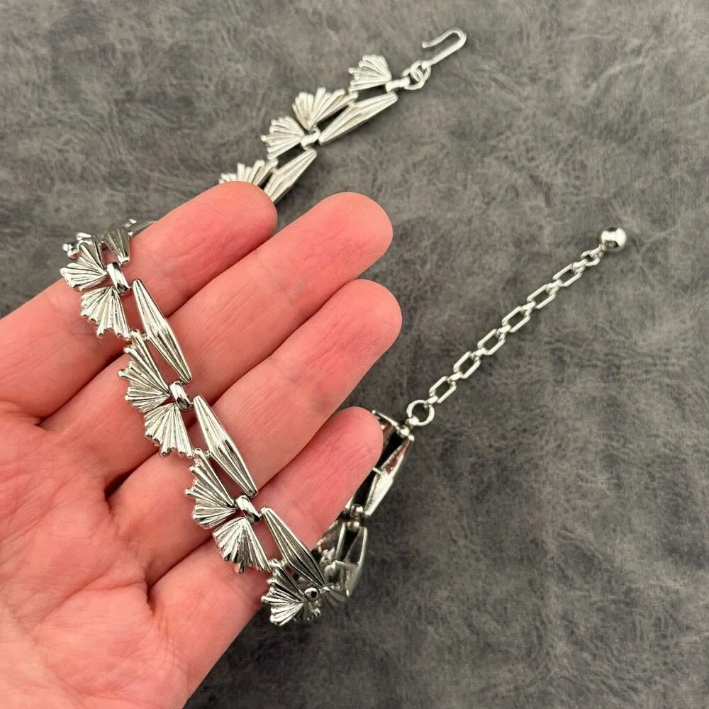Vintage Trifari Modernist Silver Tone Chocker Necklace Leaf Fan Pod Ribbon 14